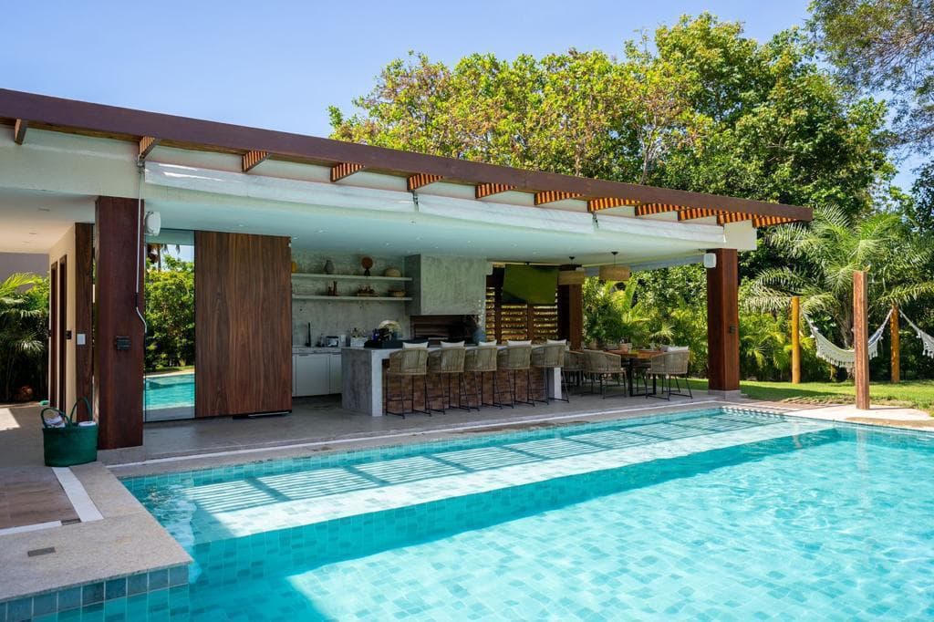 Piscina ao entardecer